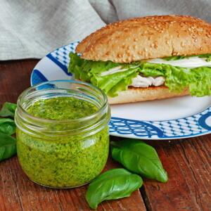 Sándwich de pollo con pesto al culantro