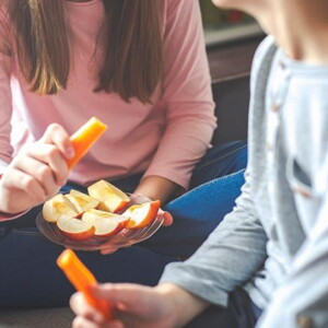 Cómo enseñar buenos hábitos alimentarios a los niños