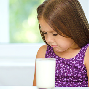 ¿Mi bebé es alérgico a la leche de vaca?