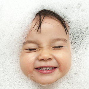 cómo bañar a tu bebe